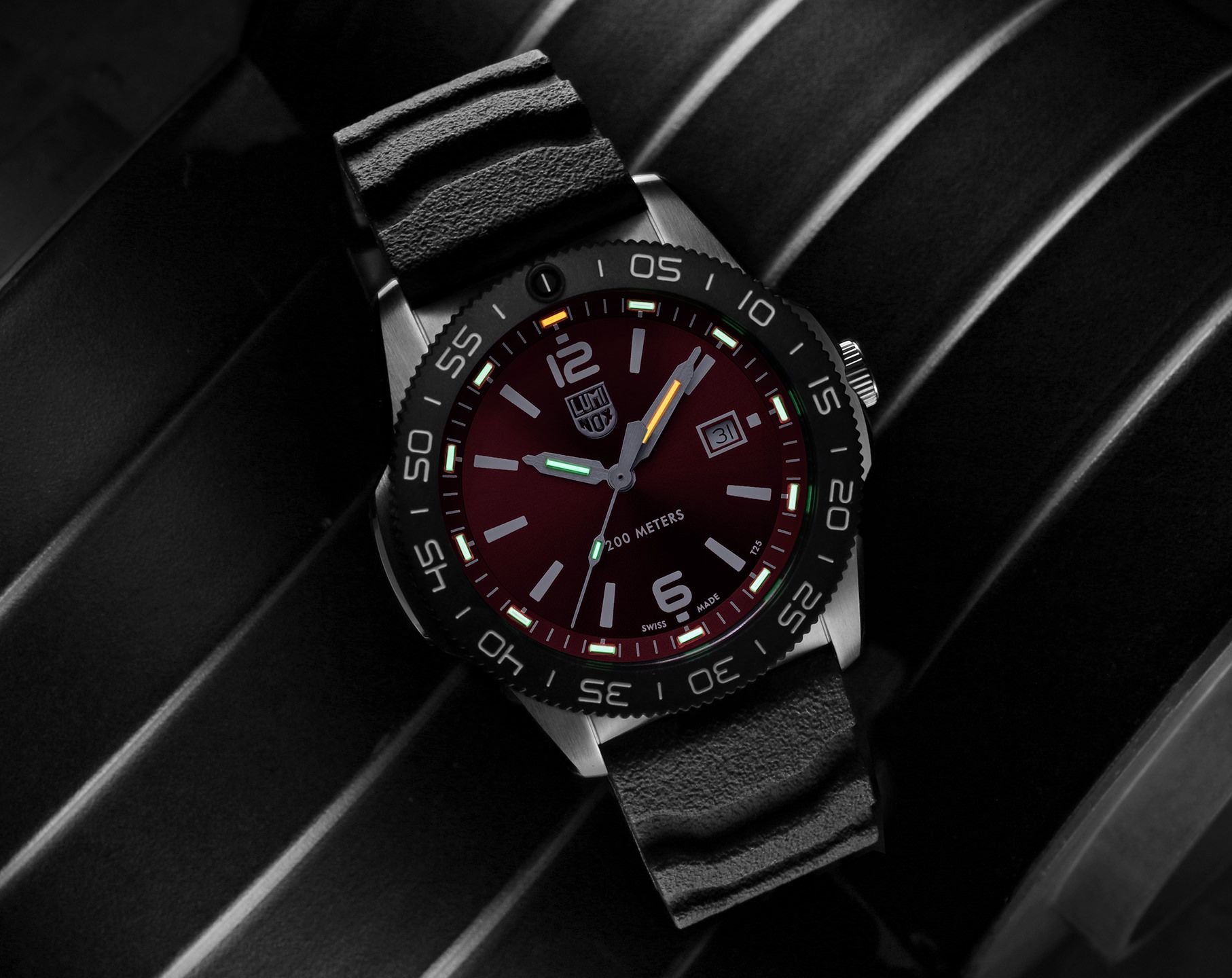 Luminox Sea Pacific Diver Red Dial 44 mm Quartz Watch For Men - 5